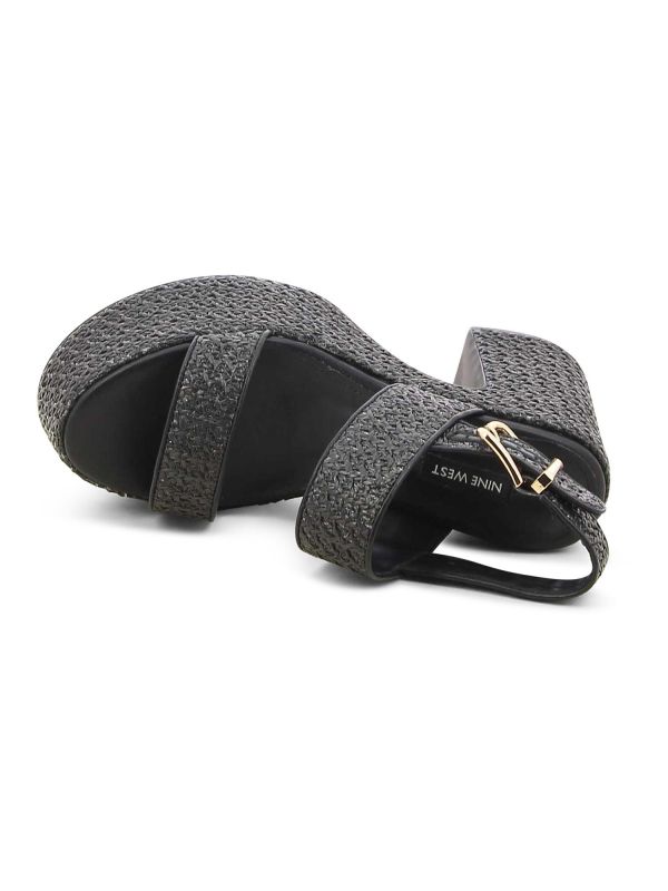 סנדלי פלטפורמה קלועים עם עקב גבוה