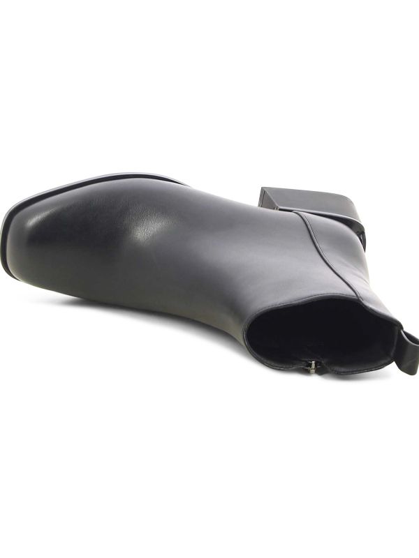 מגפונים קלאסיים עם עקב מרובע לנשים