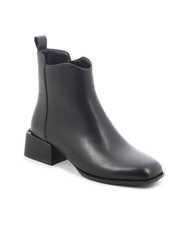 מגפונים קלאסיים עם עקב מרובע לנשים