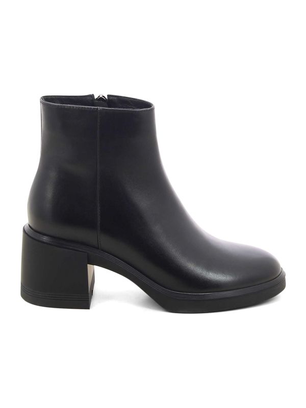 מגפוני נשים עם עקב מרובע