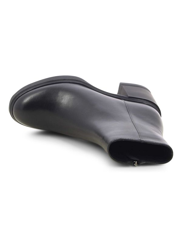 מגפוני נשים עם עקב מרובע