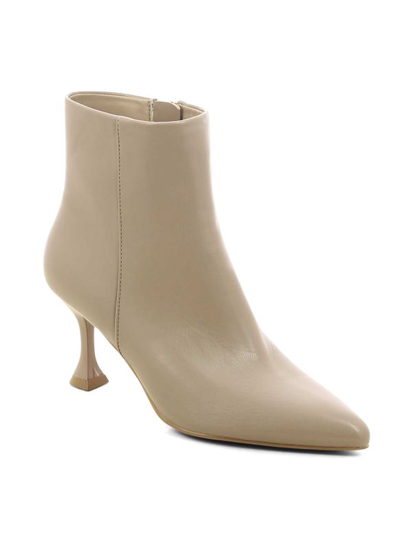 מגפוני עקב עם שפיץ לנשים