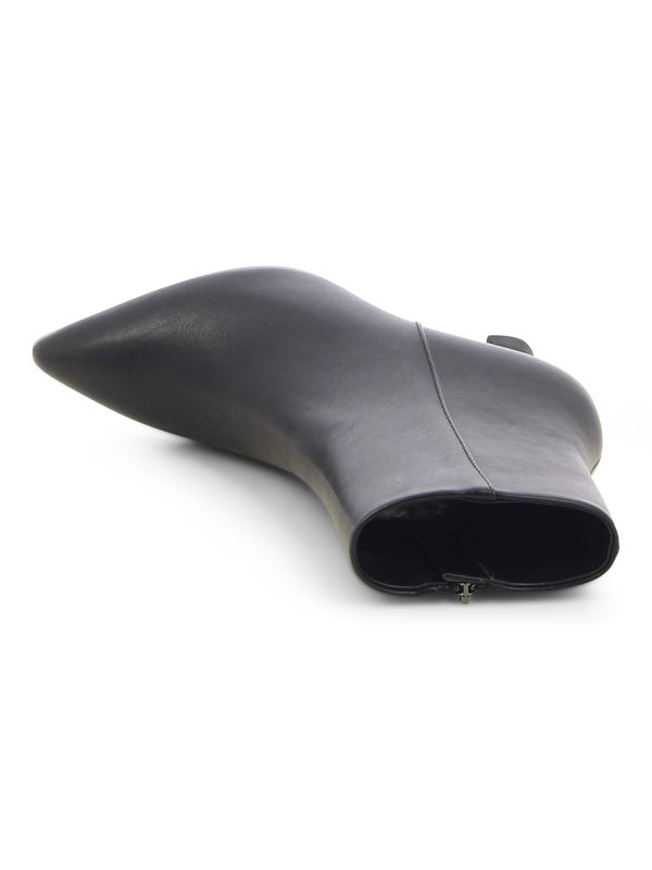 מגפוני עקב עם שפיץ לנשים