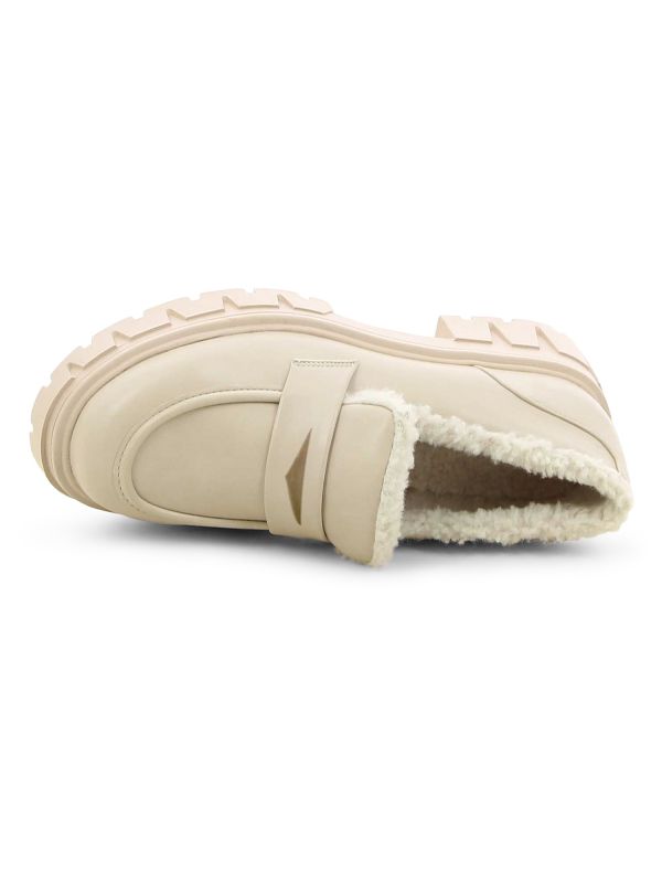 נעלי מוקסין עם פרווה וסוליית טרקטור לנשים