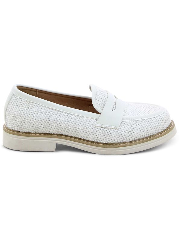 נעלי מוקסין קלועות לנשים