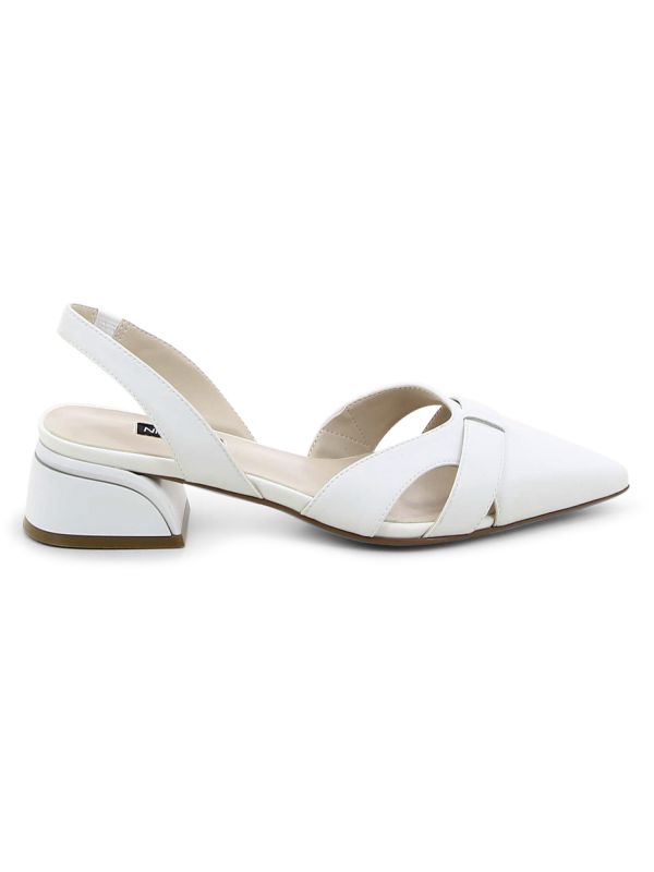 נעלי סירה עם פתחים לנשים