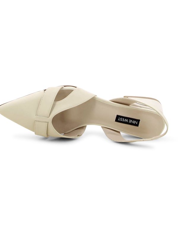 נעלי סירה עם פתחים לנשים