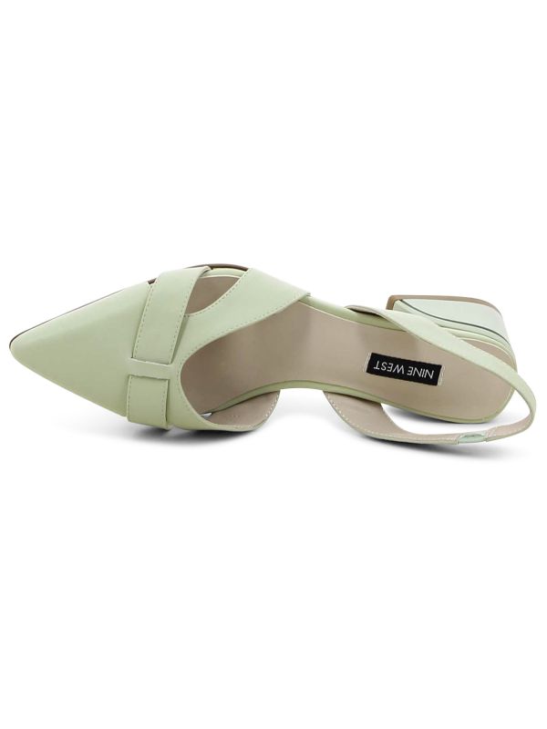 נעלי סירה עם פתחים לנשים