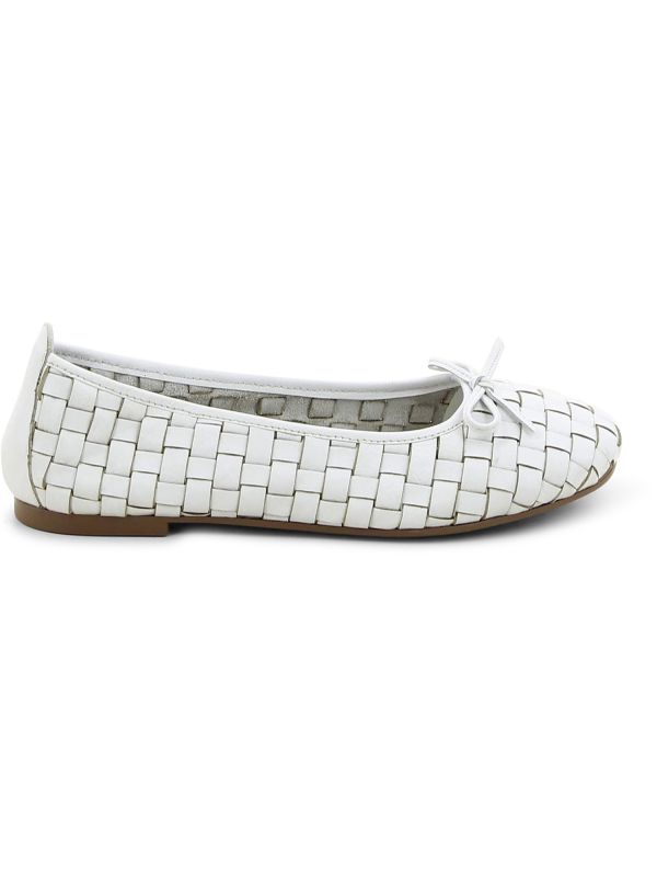 נעלי בובה קלועות לנשים