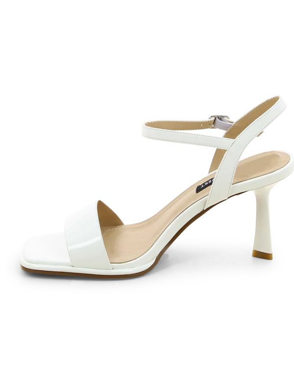 סנדלי עקב עם חרטום מרובע