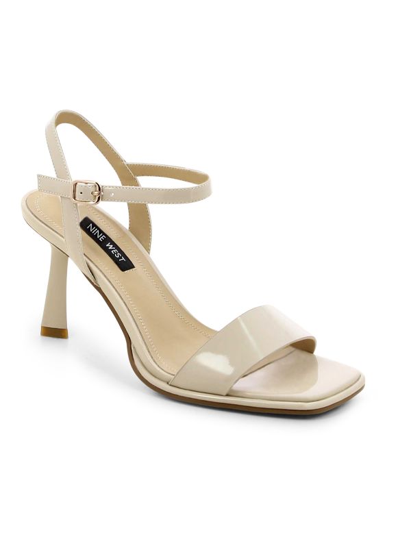 סנדלי עקב עם חרטום מרובע