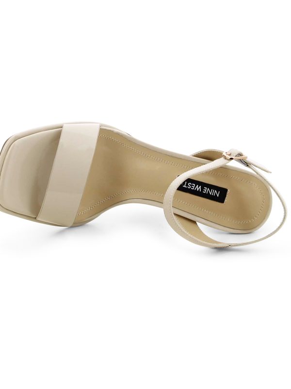 סנדלי עקב עם חרטום מרובע