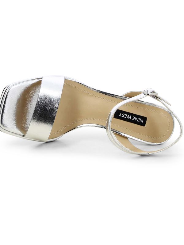 סנדלי עקב עם חרטום מרובע