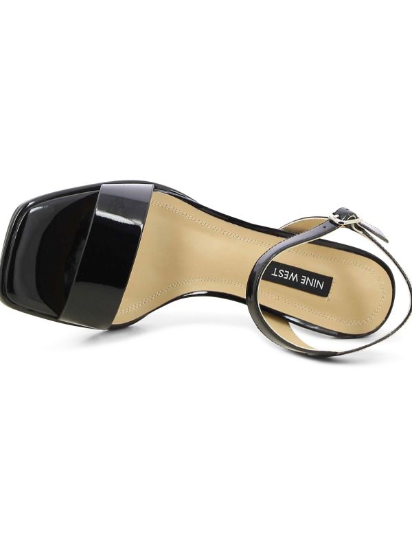 סנדלי עקב עם חרטום מרובע