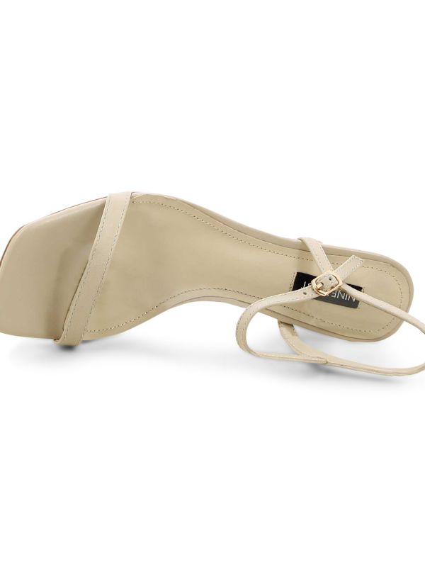 סנדלי עקב עם רצועות דקות לנשים