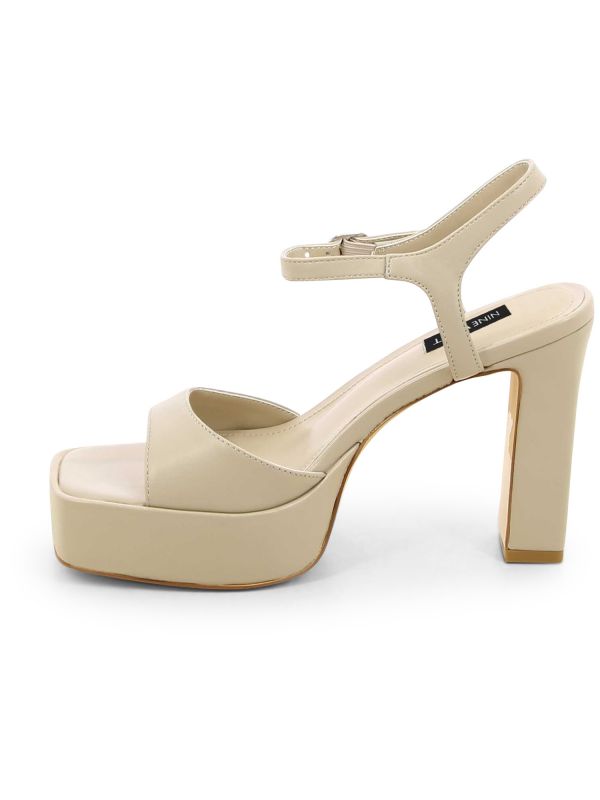 סנדלי עקב עם הגבהה קדמית לנשים