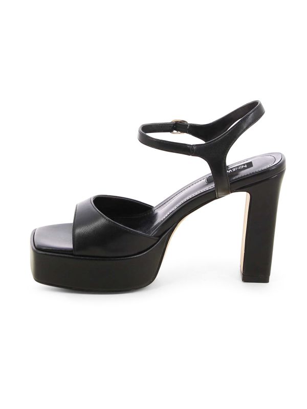 סנדלי עקב עם הגבהה קדמית לנשים