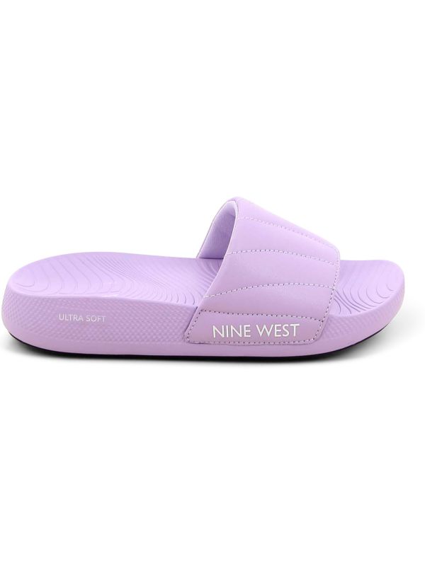 כפכפי סלייד לנשים בעיצוב טרנדי מבית NINE WEST