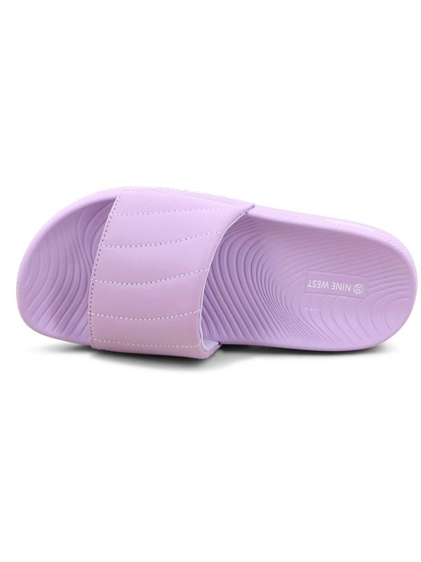 כפכפי סלייד לנשים בעיצוב טרנדי מבית NINE WEST