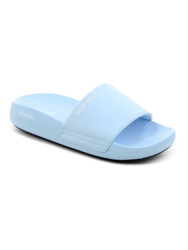 כפכפי סלייד לנשים בגזרה מלוטשת מבית NINE WEST