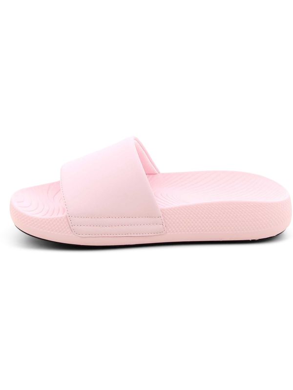 כפכפי סלייד לנשים בגזרה מלוטשת מבית NINE WEST