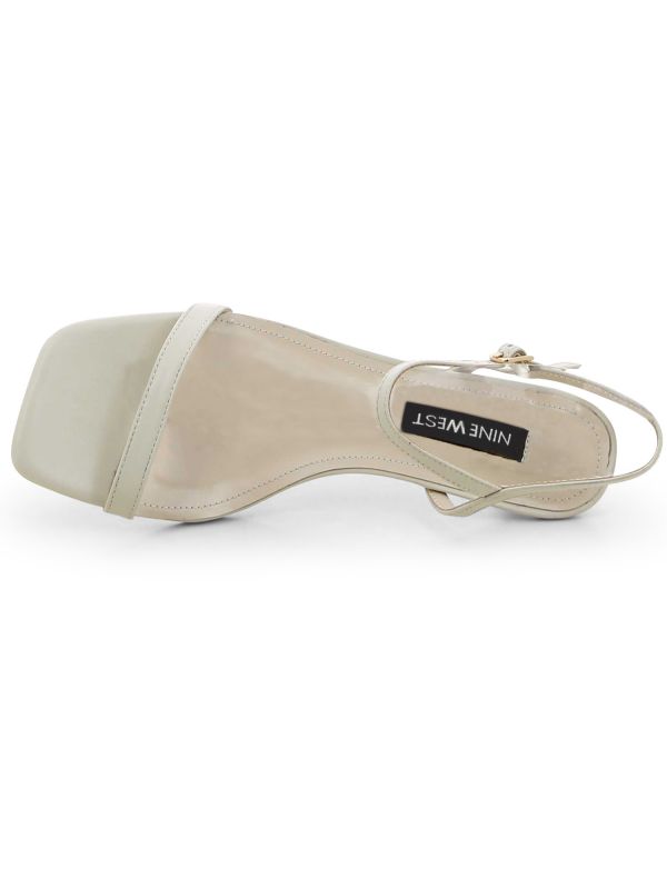 LARIA סנדלי עקב עם רצועות דקות