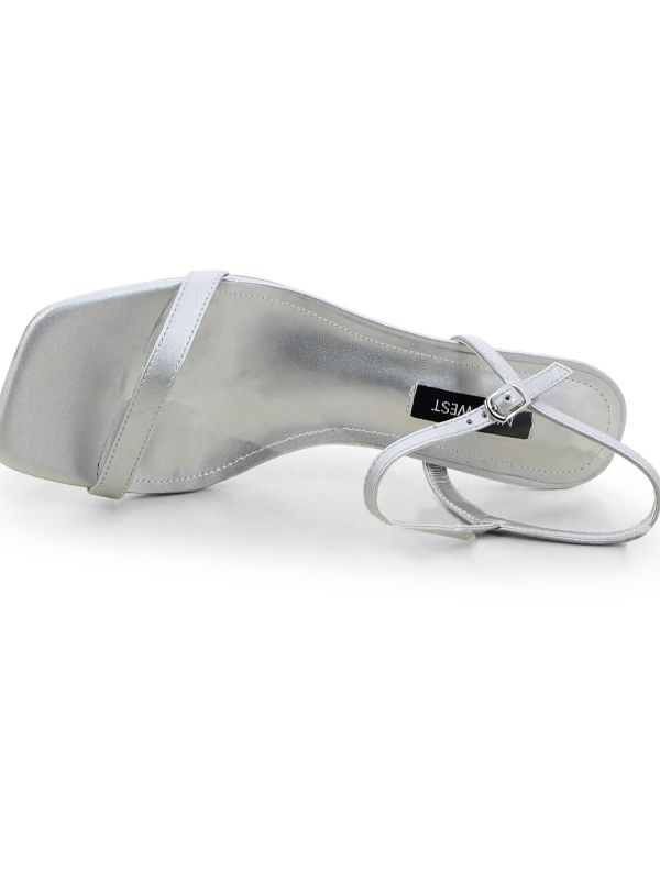 LARIA סנדלי עקב עם רצועות דקות