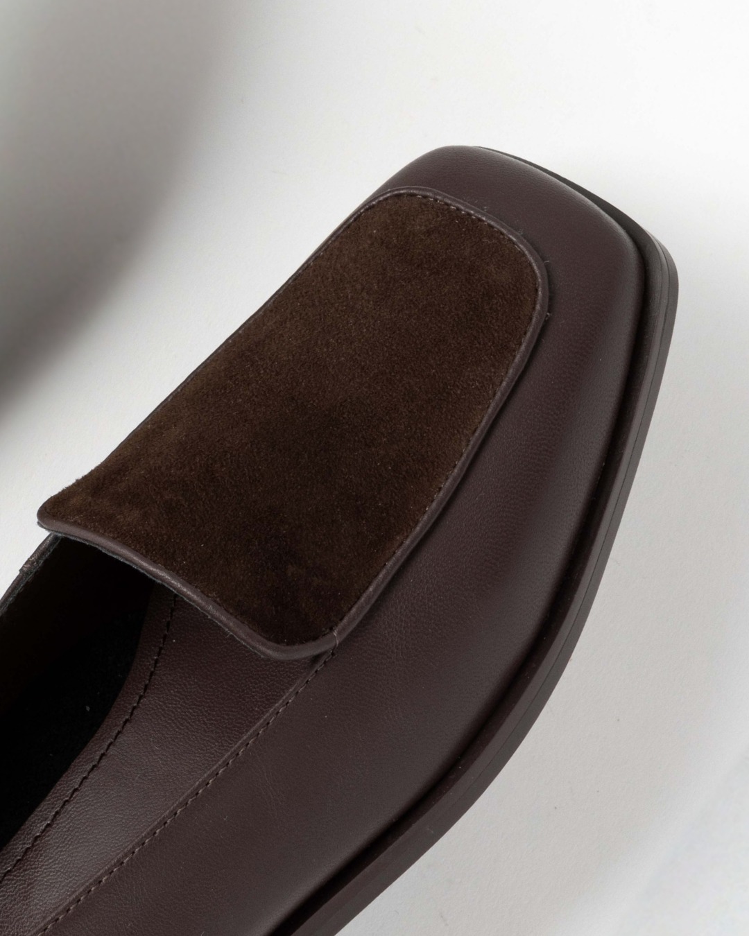 השילוב חומרים המושלם בגוון שמשדרג כל אאוטפיט